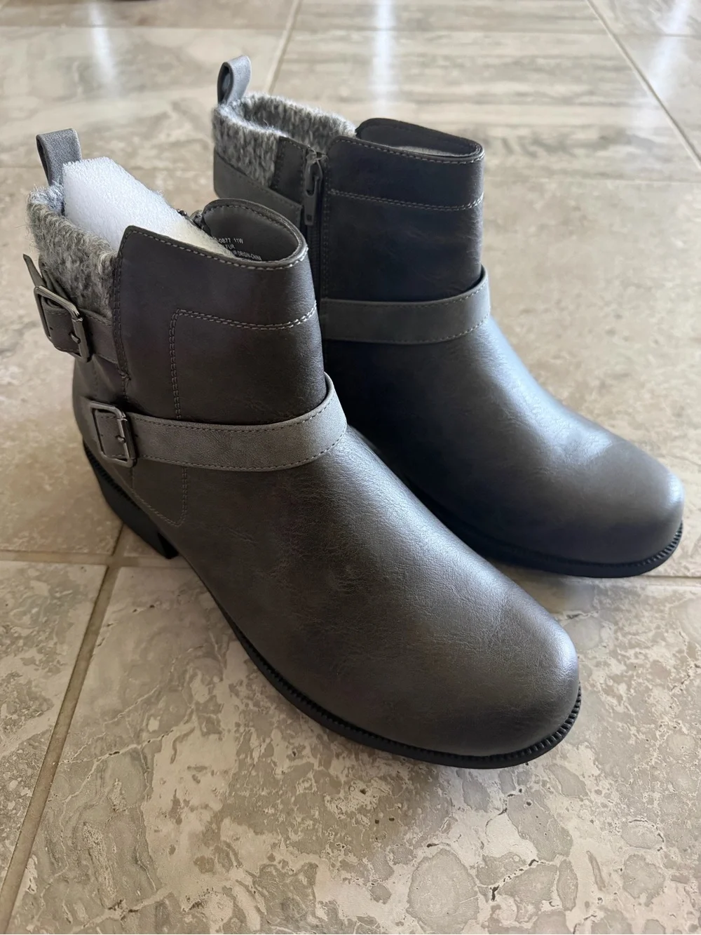 Easy Street Kourt Slip Resistant Ankle Boots in Grey, Size 11 W, NEW in Box